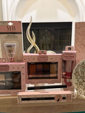 Pink Makeup Set – Eyeshadow, Blush & Precision Brush Rose jewelry dish